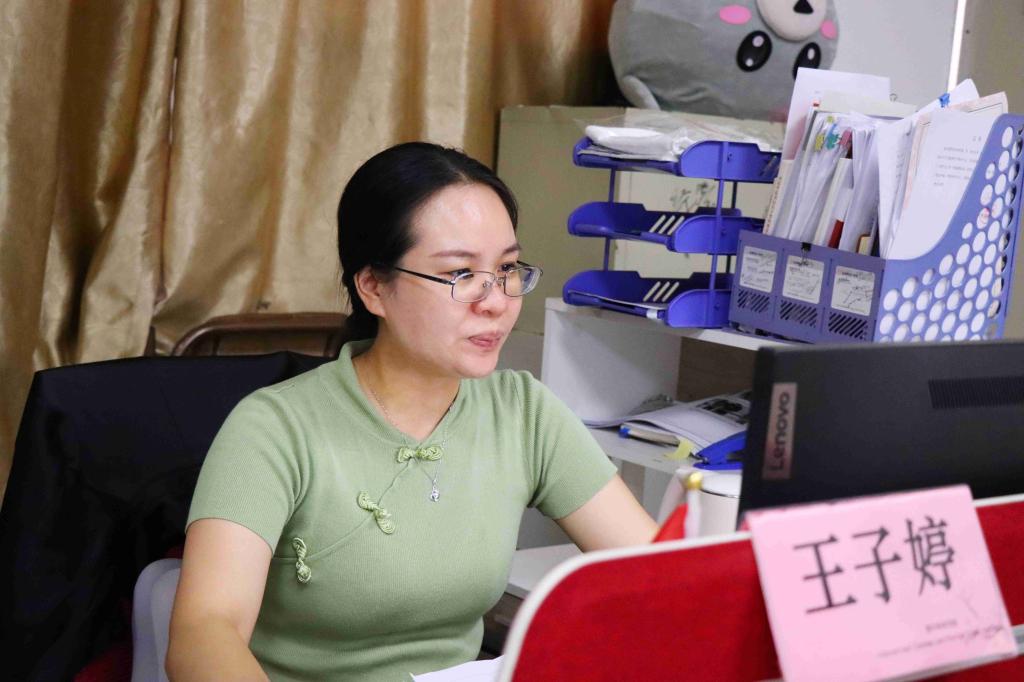《当代文化背景下的文学批评初探》